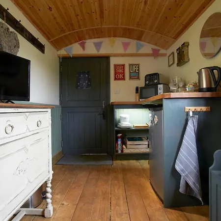 Blue Cabin - Shepherds Hut *